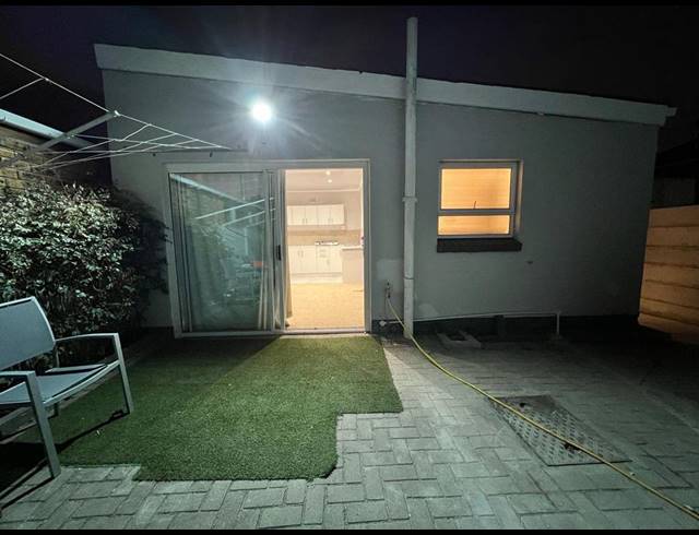 1 BEDROOM APARTMENT TO LET IN TOWNSEND ESTATE